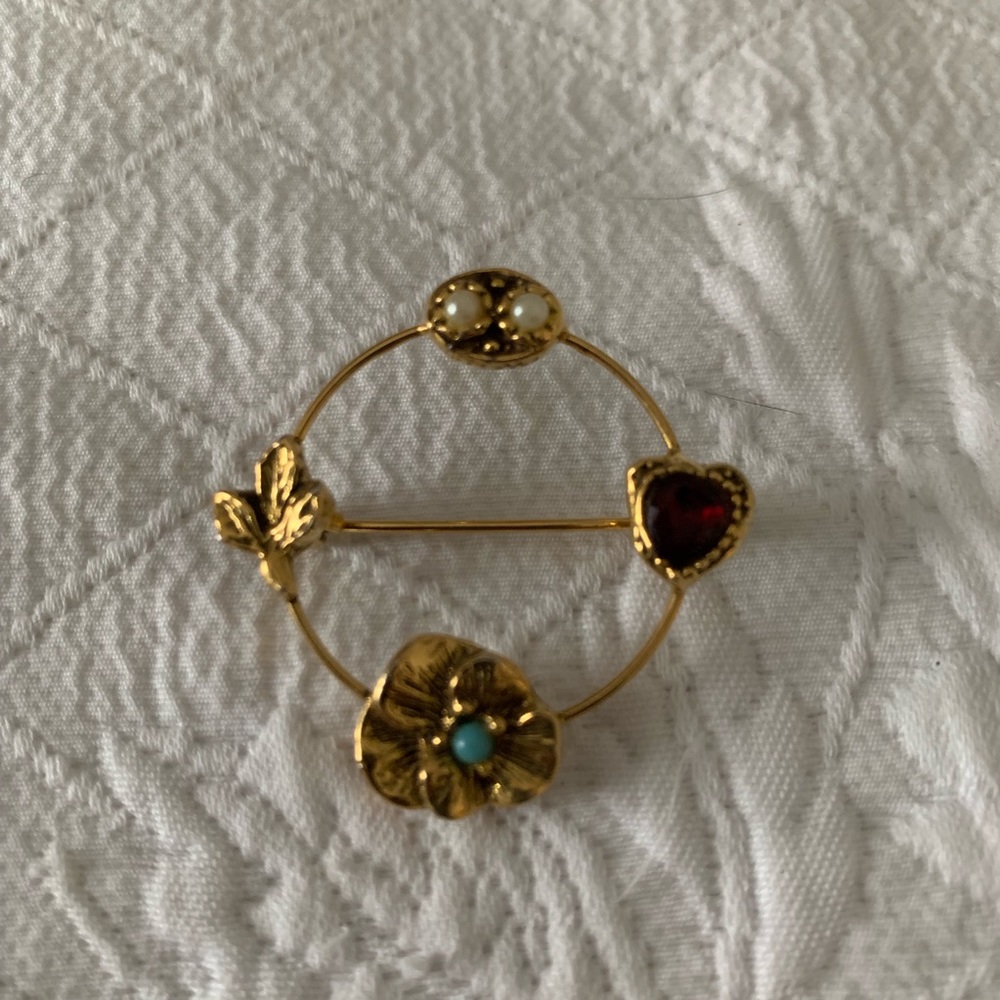 Gold flower heart pearls leaf pin brooch
